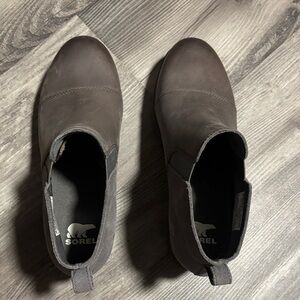 Women’s gray sorel wedges